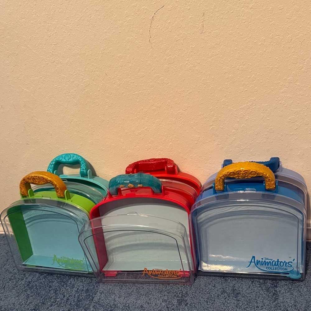 6 EMPTY Disney Animations Carry Cases: Red, Aqua, Orange. Green, Blues Plastic